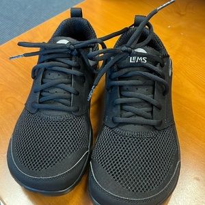 Black walking shoes men’s or women’s